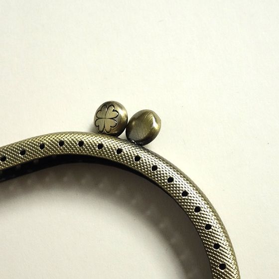 【羊毛氈材料】復古花框圓口金．85MM