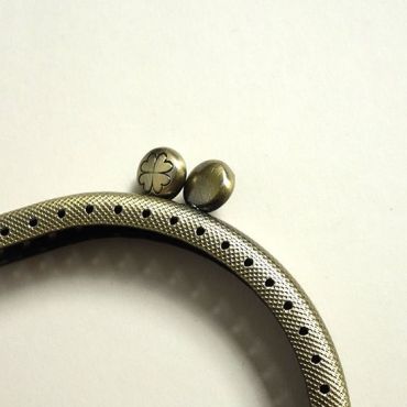 【羊毛氈材料】復古花框圓口金．85MM